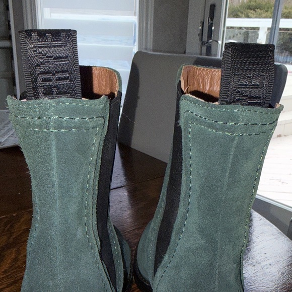 Forrest Green FRYE Jean Chelsea Boots - Picture 6 of 7